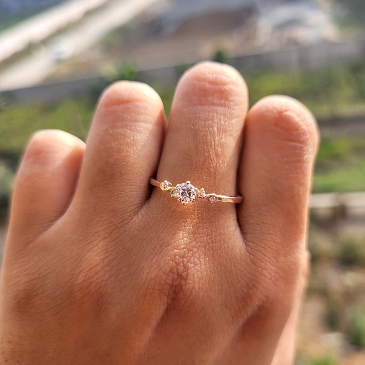 Elegant Round-Cut Diamond Cluster Ring