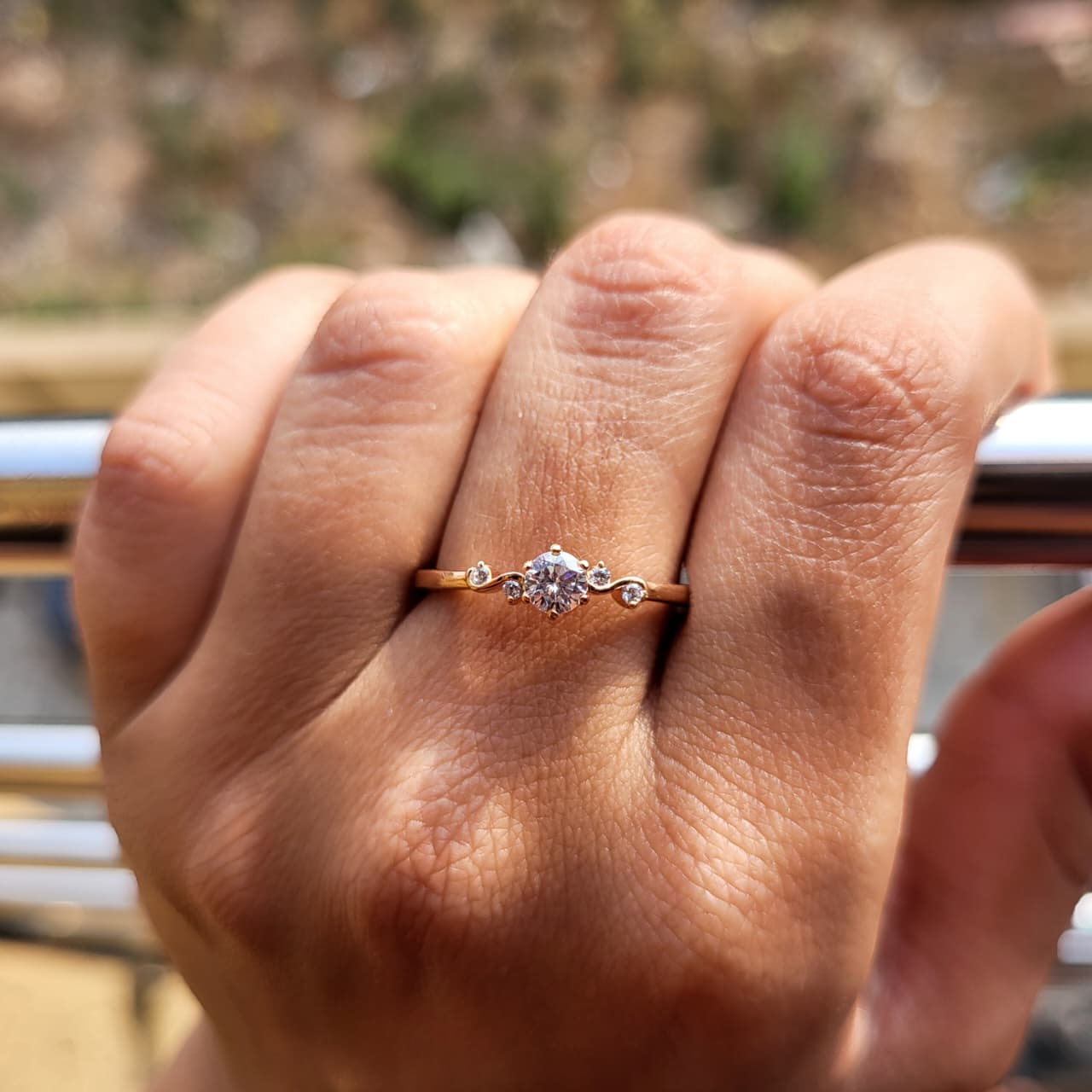 Elegant Round-Cut Diamond Cluster Ring