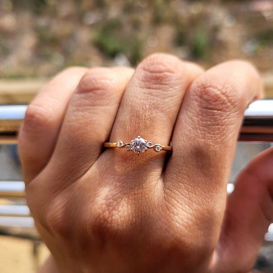 Elegant Round-Cut Diamond Cluster Ring